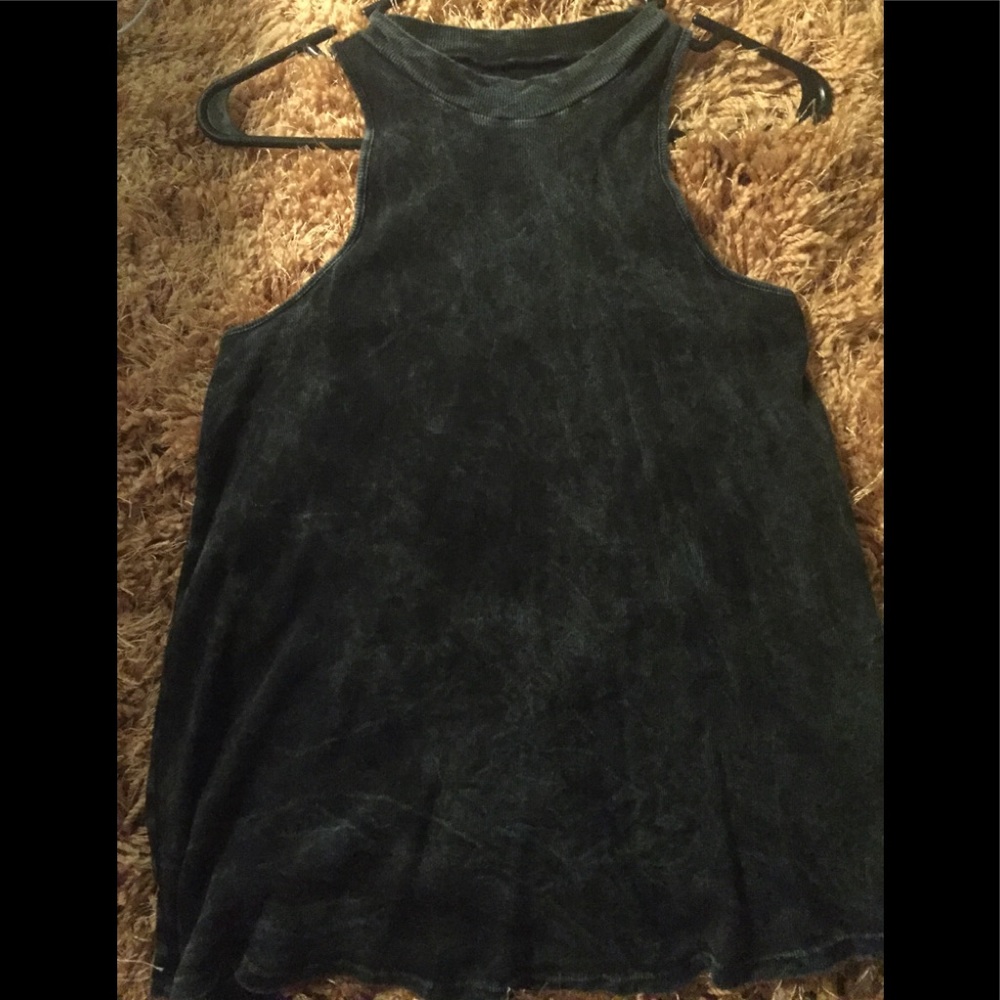 lovely lil stone wash black tank 🌹